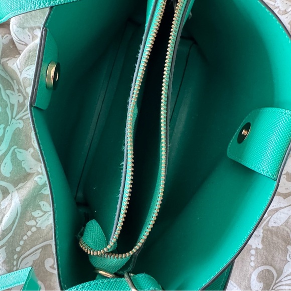 Green Bag with short handle and detachable strap - Picture 9 of 9